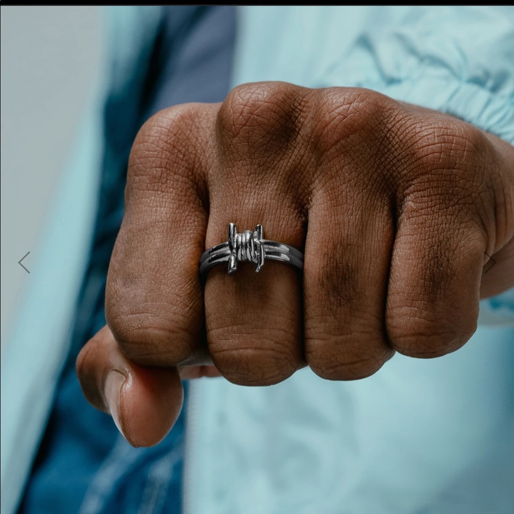 Stainless steel barbwire ring